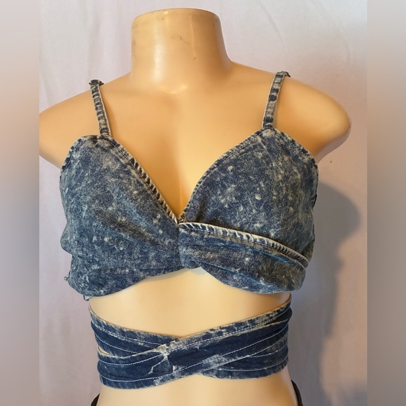 PrettyLittleThing Acid Wash Denim Crop Top - Picture 1 of 7